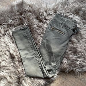 Woman’s army green jegging - size 0